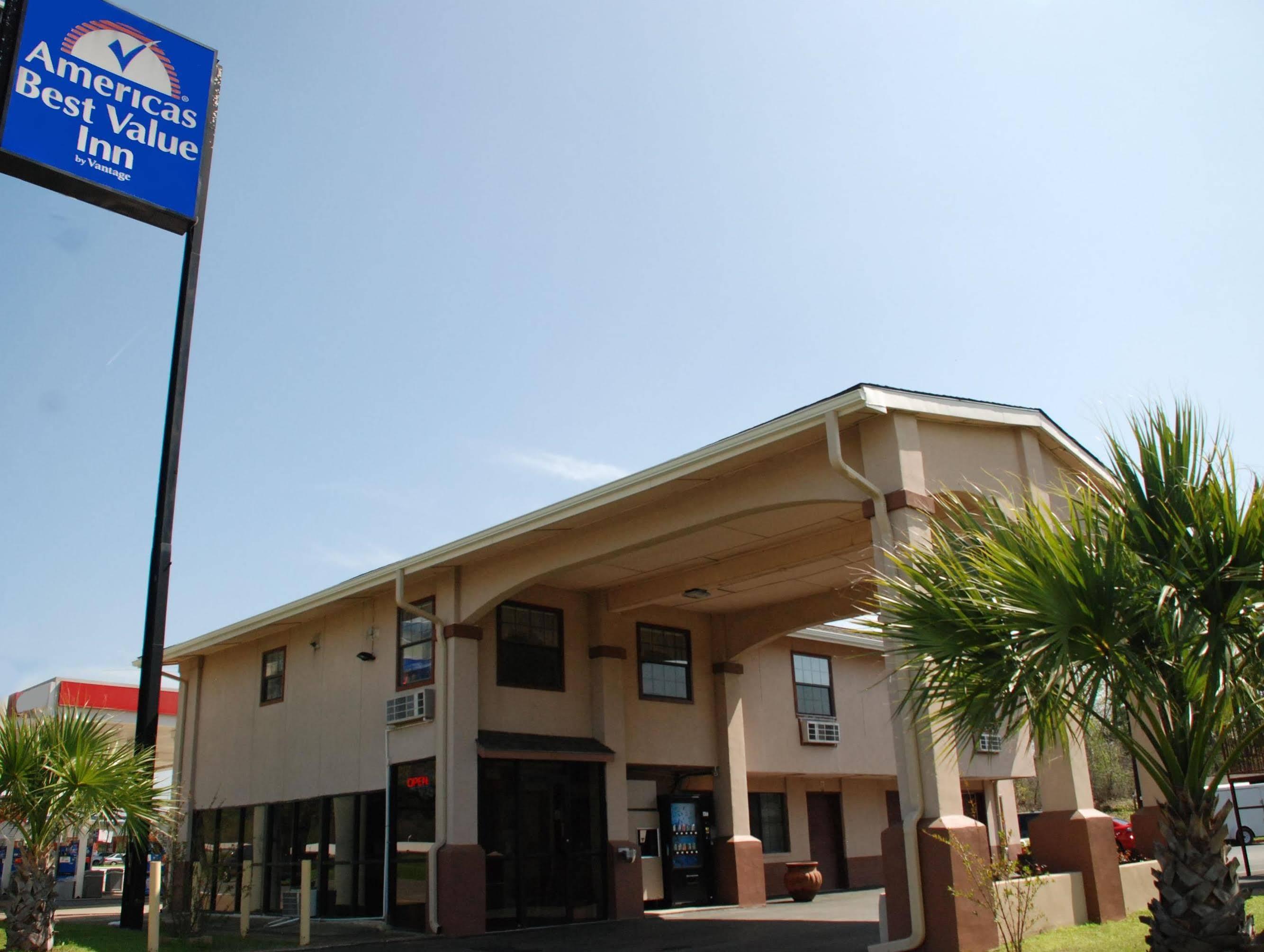 Apple Tree Inn Lindale Exterior photo