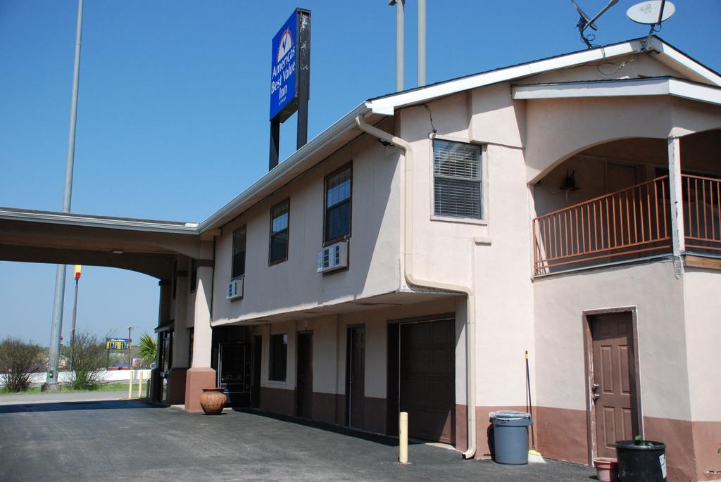 Apple Tree Inn Lindale Exterior photo